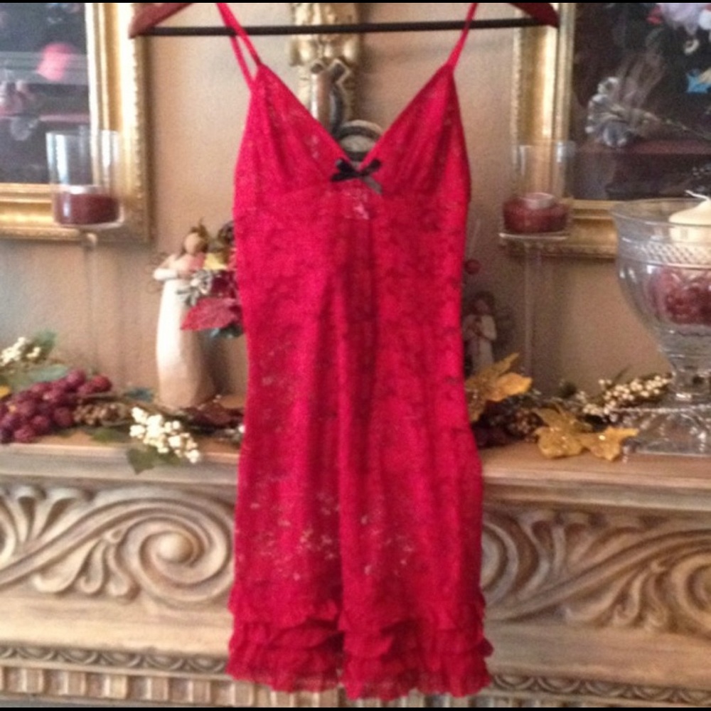 Jessica Simpson sexy deep red lace